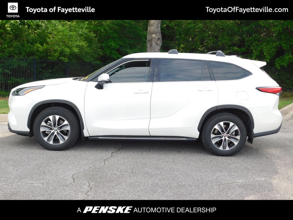 2021 Toyota Highlander XLE 2