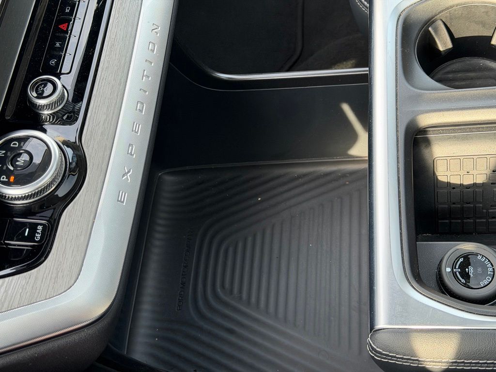 2025 Ford Expedition Platinum MAX