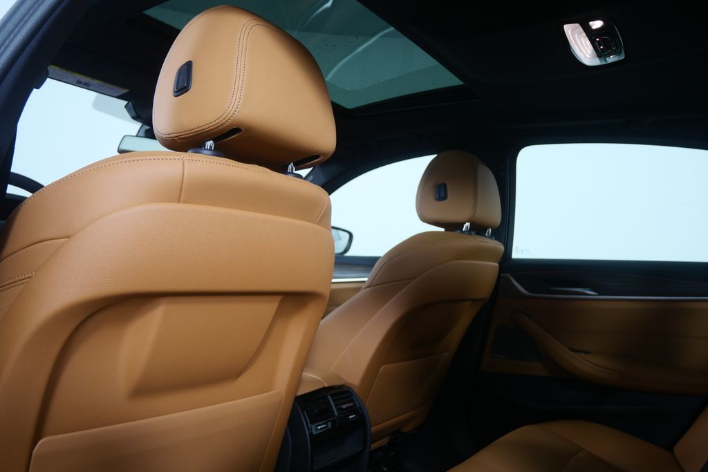 Thumbnail: 2023 BMW 5 Series - 15