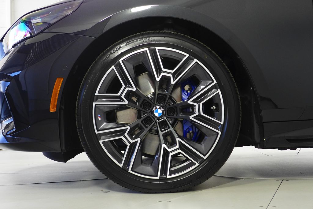 Thumbnail: 2026 BMW 5 Series - 5