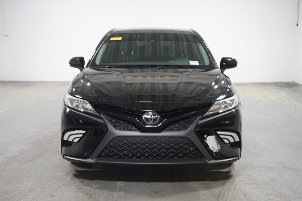 2019 Toyota Camry SE 2