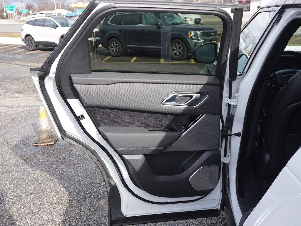 Used 2023 White Land Rover HST image 30