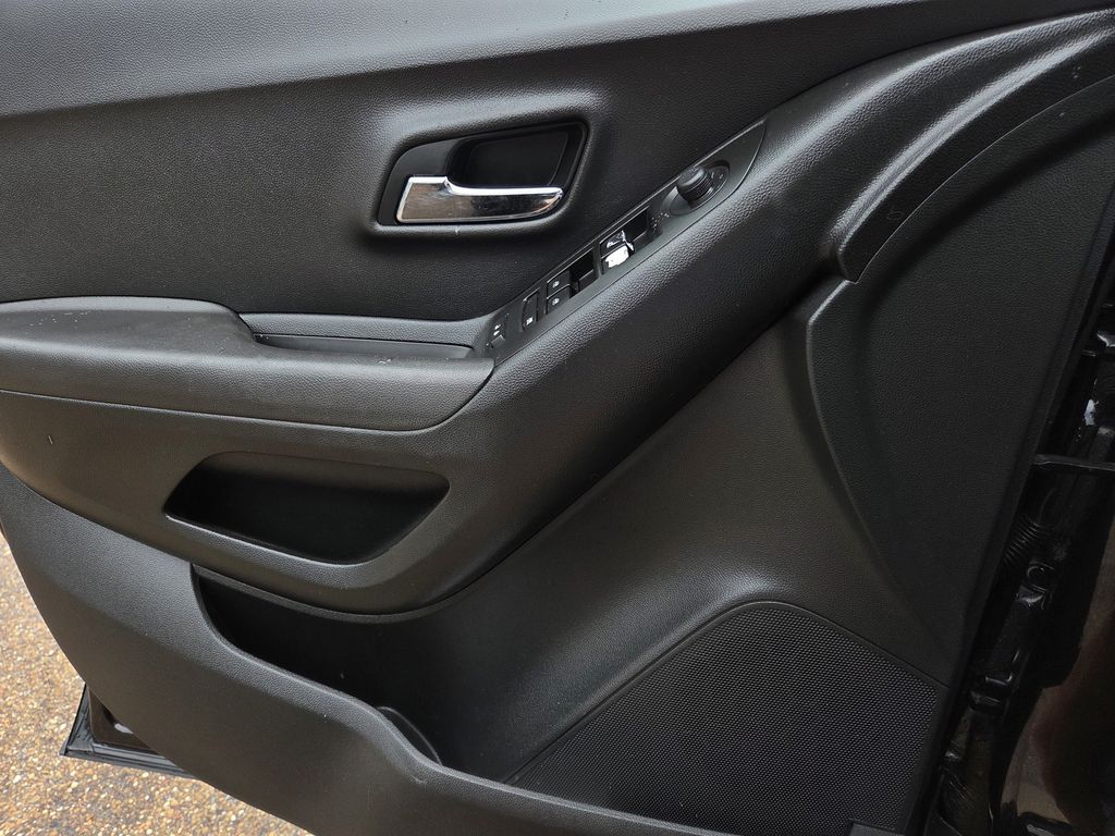 Used 2020 Chevrolet Trax SUV