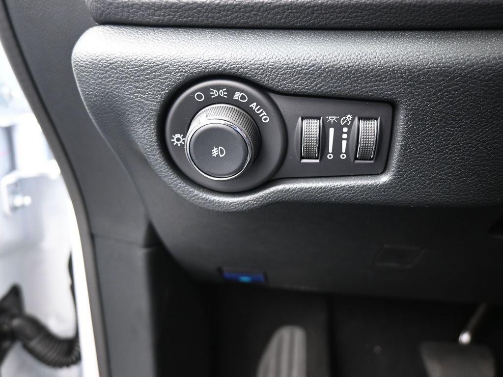 New 2026 Bright White Clearcoat Chrysler Limited image 25