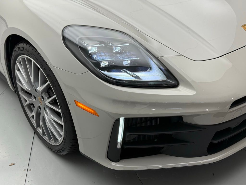 Thumbnail: 2025 Porsche Panamera - 31