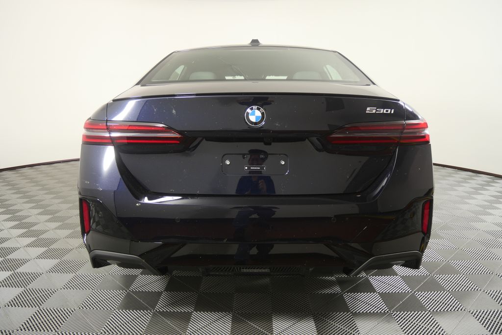 Thumbnail: 2027 BMW 5 Series - 5