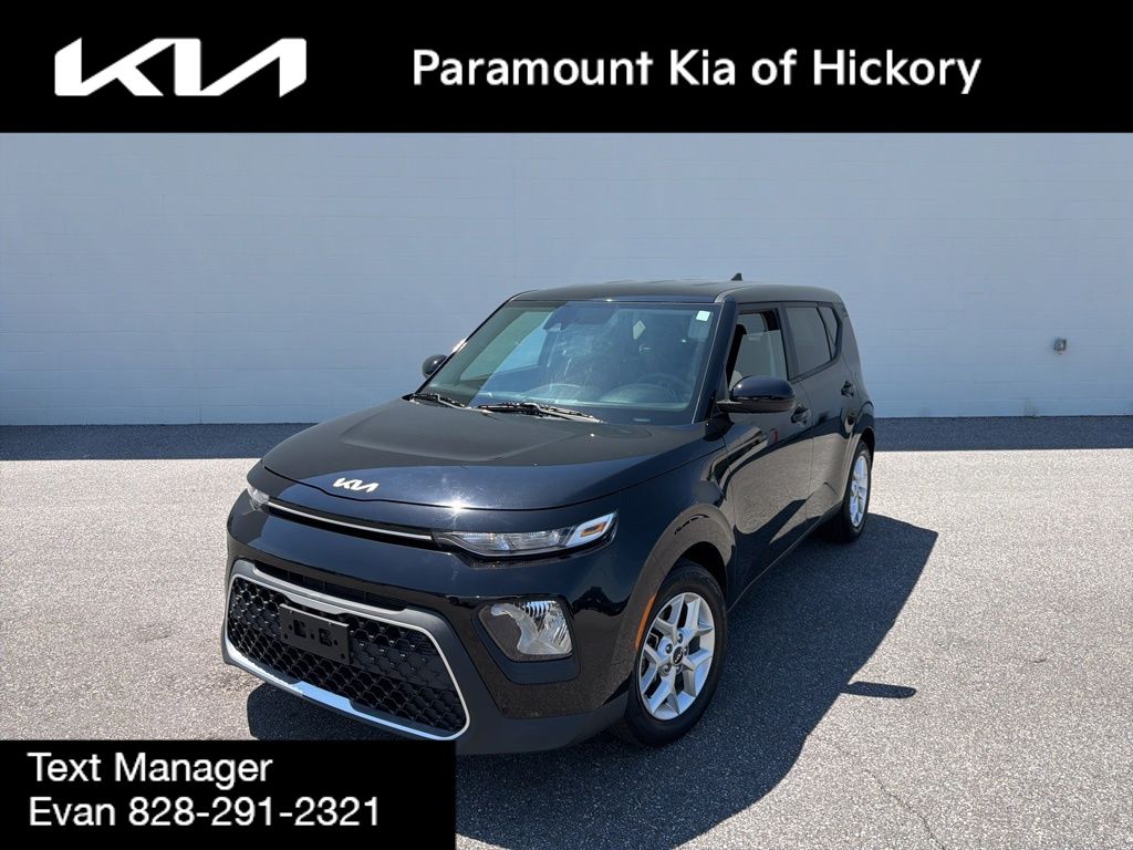 Cherry Black 2022 Kia Soul SUV / Crossover Front-Wheel Drive Continuously Variable Transmission