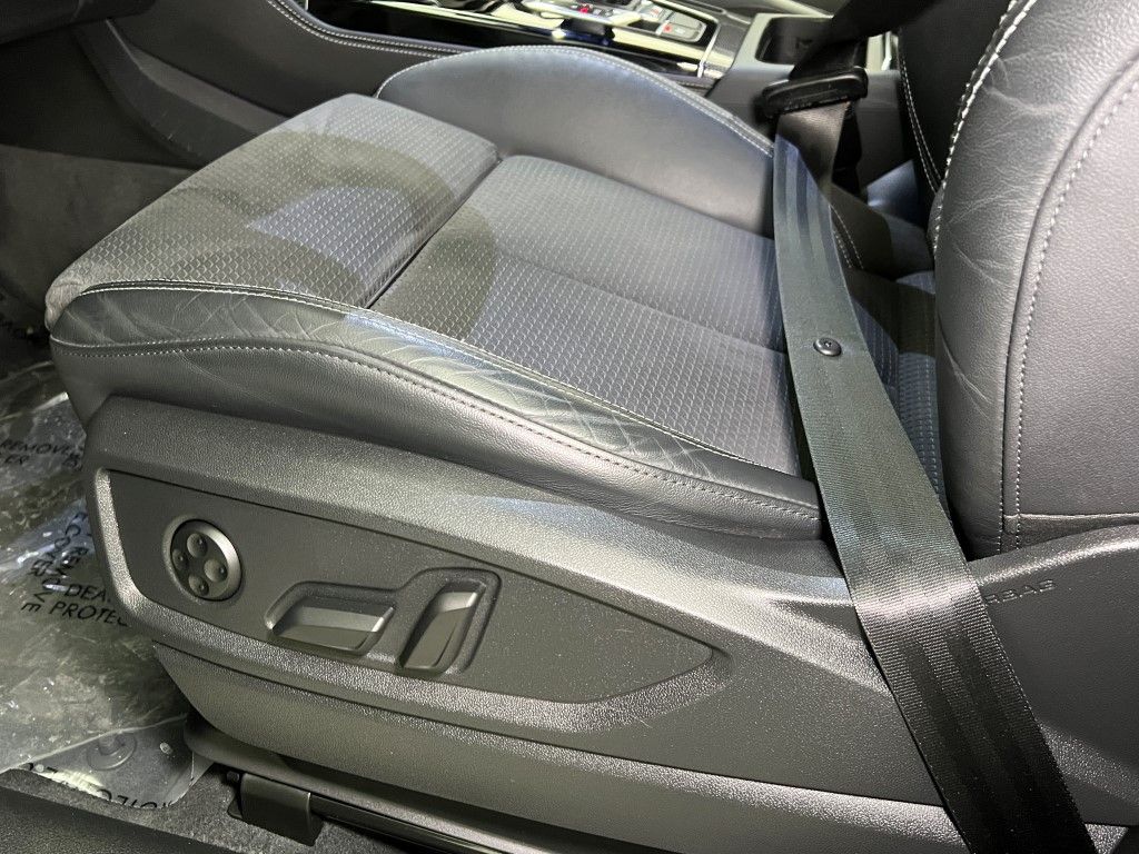 Thumbnail: 2023 Audi SQ5 - 25