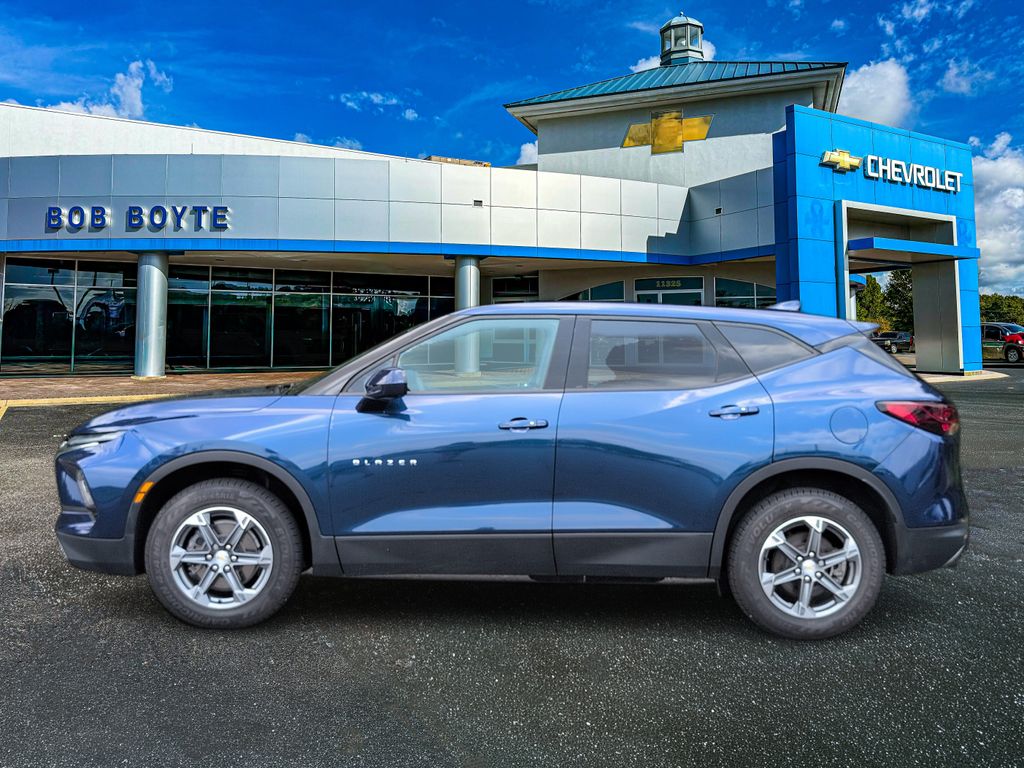 View vehicle photo 7