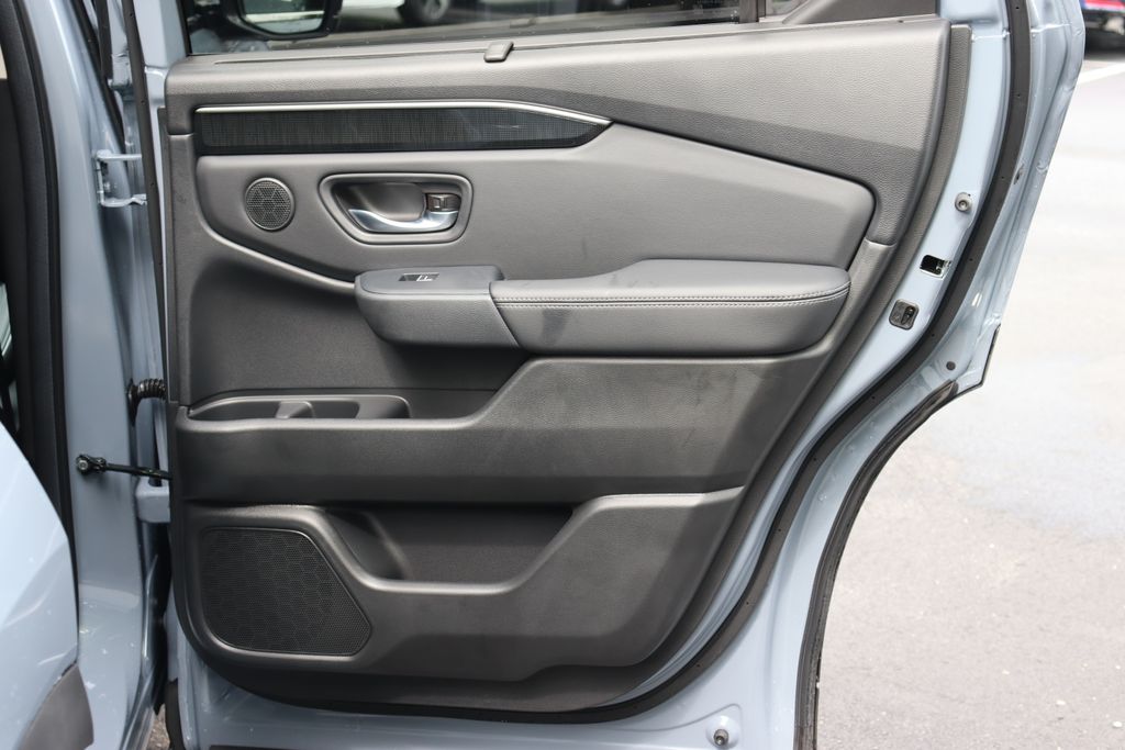 2025 Honda Pilot Black Edition 16