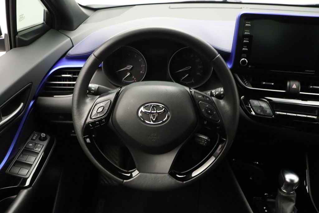 2020 Toyota C-HR XLE 23