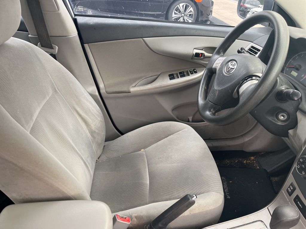 2012 Toyota Corolla LE 4