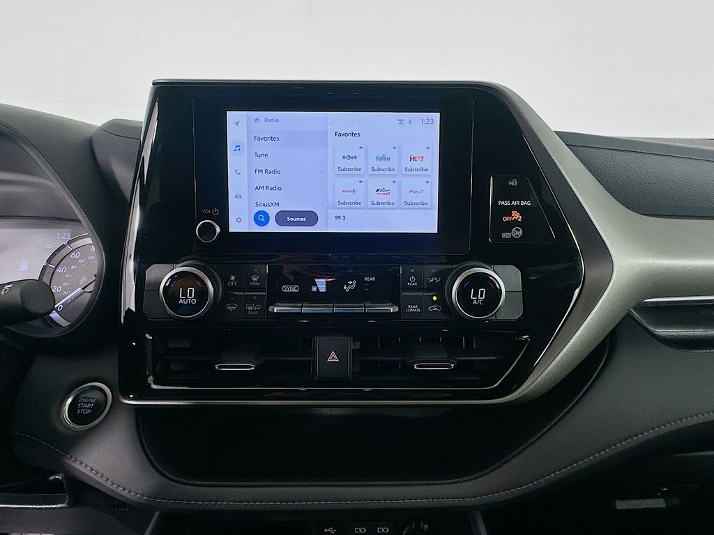 Thumbnail: 2024 Toyota Highlander - 14