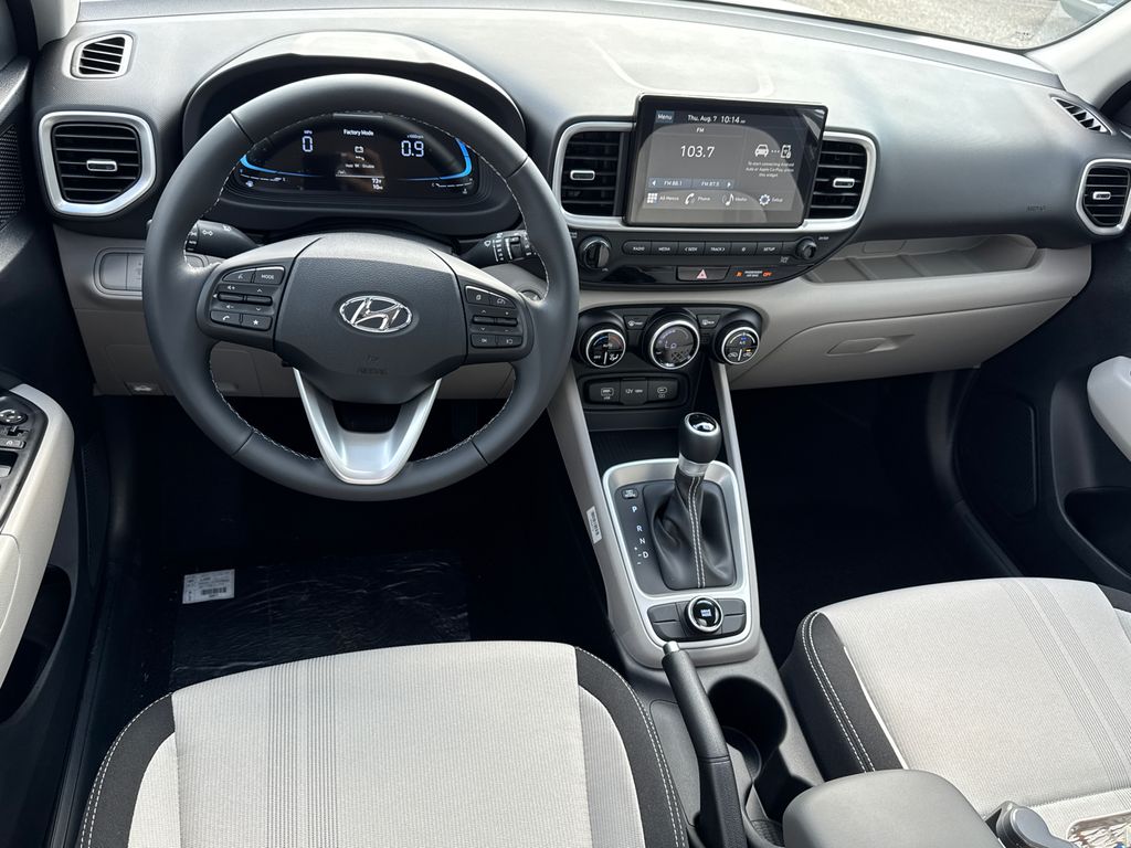 2025 Hyundai Venue SEL photo 13