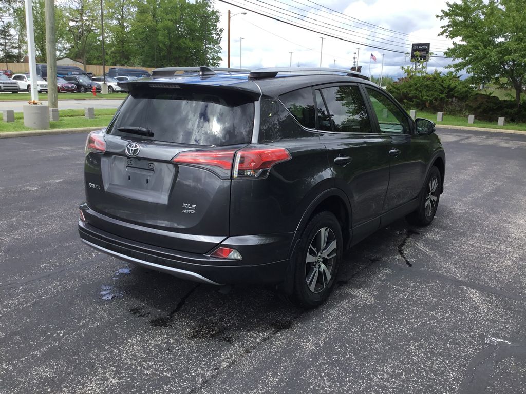 2018 Toyota RAV4 XLE 5