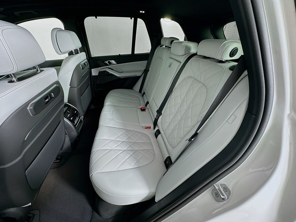 2026 BMW X5 M60i 17