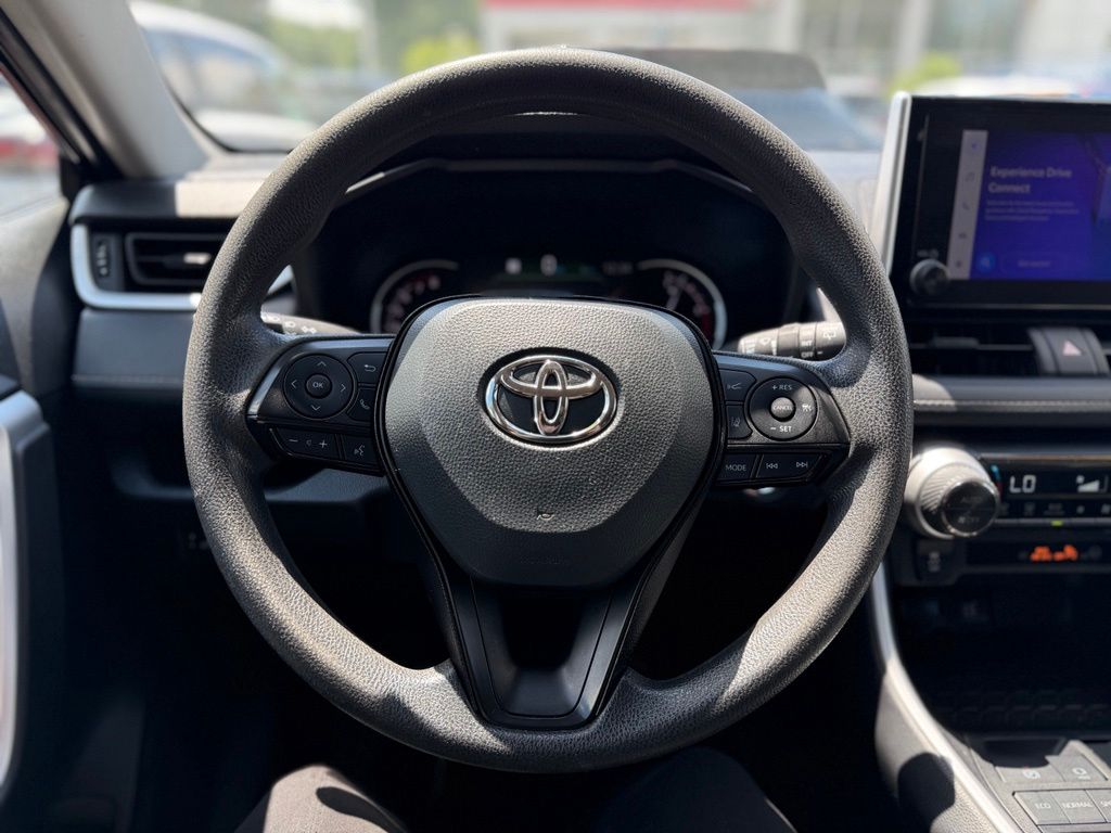 2024 Toyota RAV4 XLE - Photo 8
