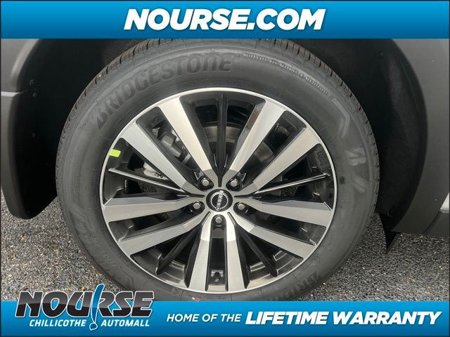 2024 Nissan Pathfinder Platinum photo