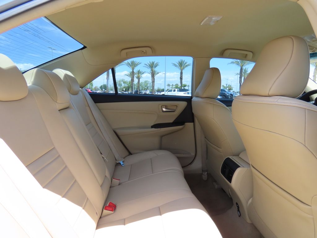 2017 Toyota Camry XLE 21