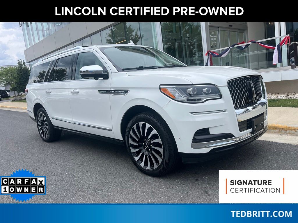 White Metallic 2022 Lincoln Navigator SUV / Crossover Four-Wheel Drive Automatic