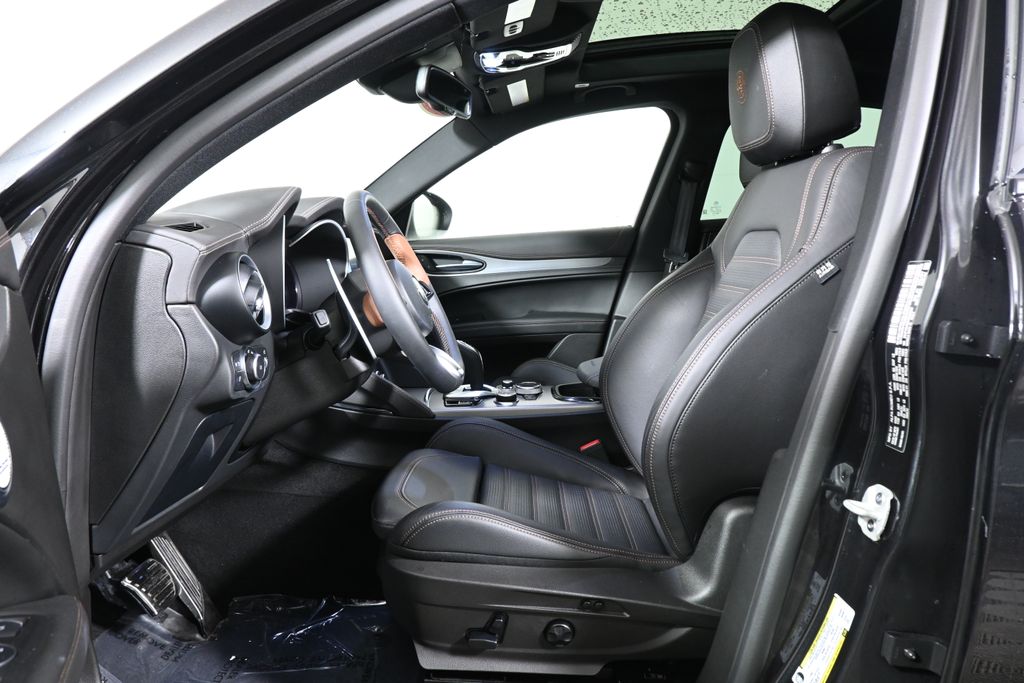 Thumbnail: 2025 Alfa Romeo Stelvio - 3