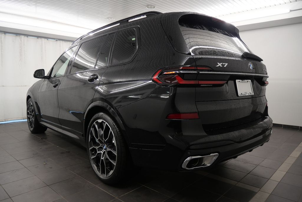 2025 BMW X7 xDrive40i 5