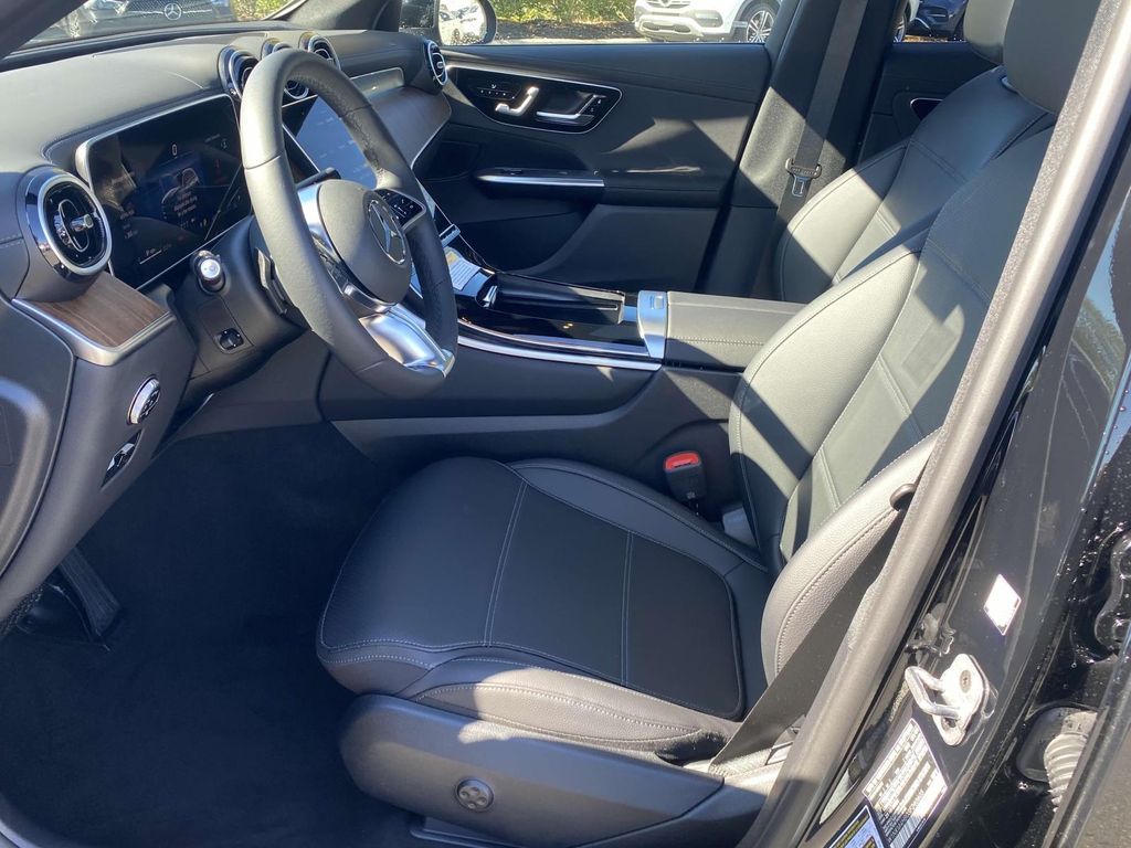 Thumbnail: 2025 Mercedes-Benz GLC - 16