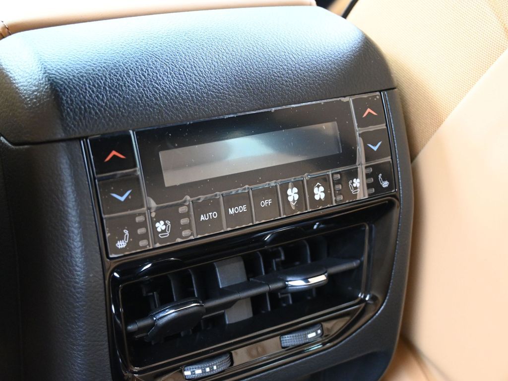 New 2025 Diamond Black Crystal Pearlcoat Jeep Summit image 35