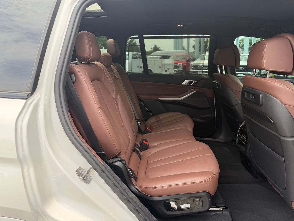 2022 BMW X7 M50i