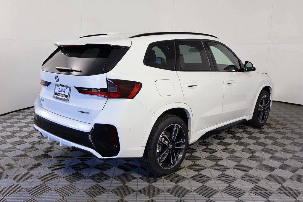 Thumbnail: 2025 BMW X1 - 2