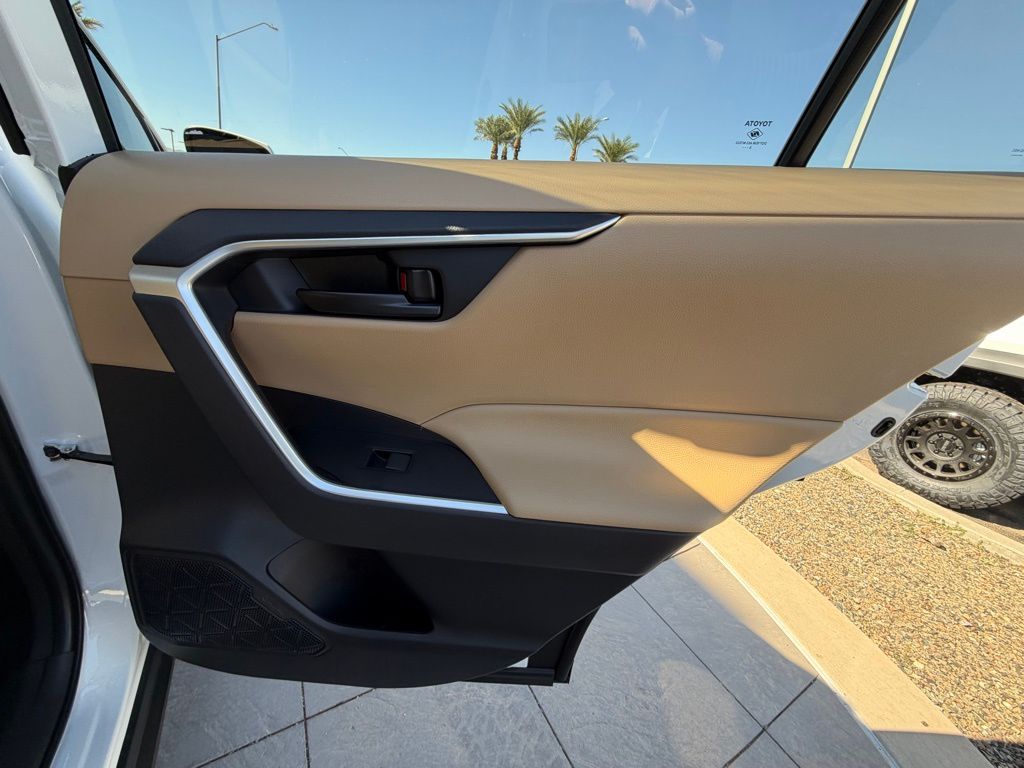 Thumbnail: 2025 Toyota RAV4 - 26