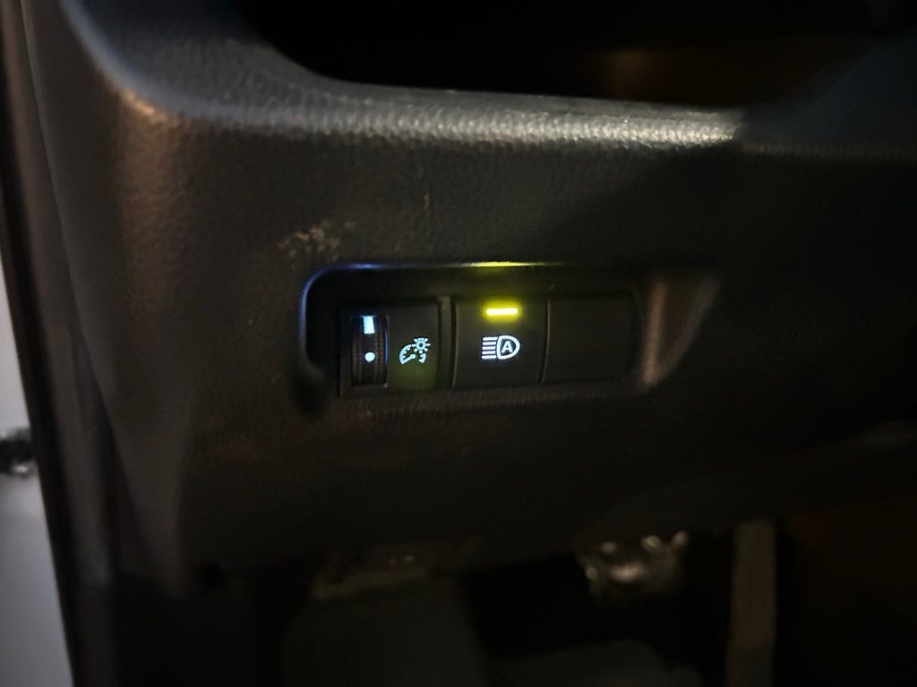 Thumbnail: 2022 Toyota RAV4 - 18