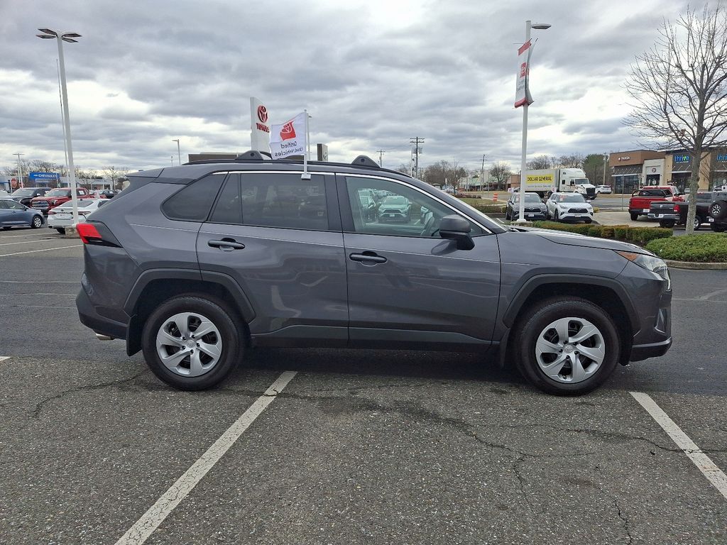 2021 Toyota RAV4 LE 7