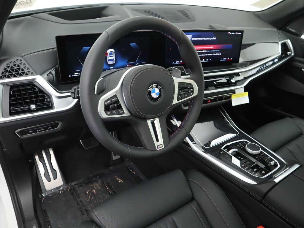 2025 BMW X7 M60i 10