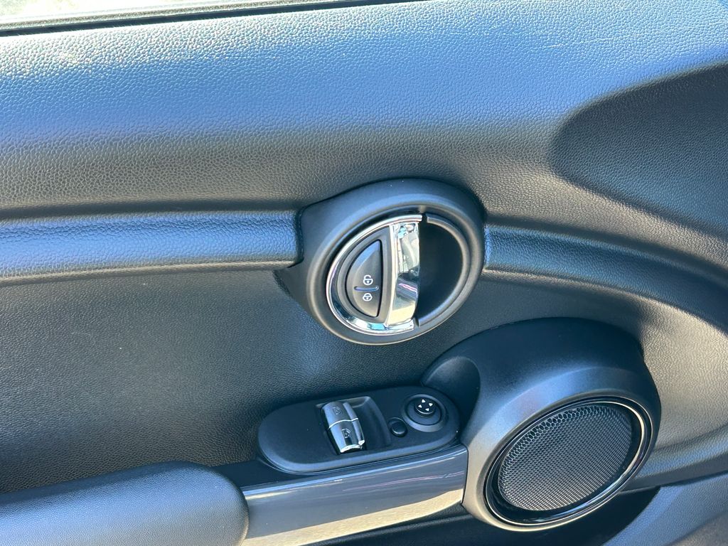 Thumbnail: 2022 MINI Cooper - 12