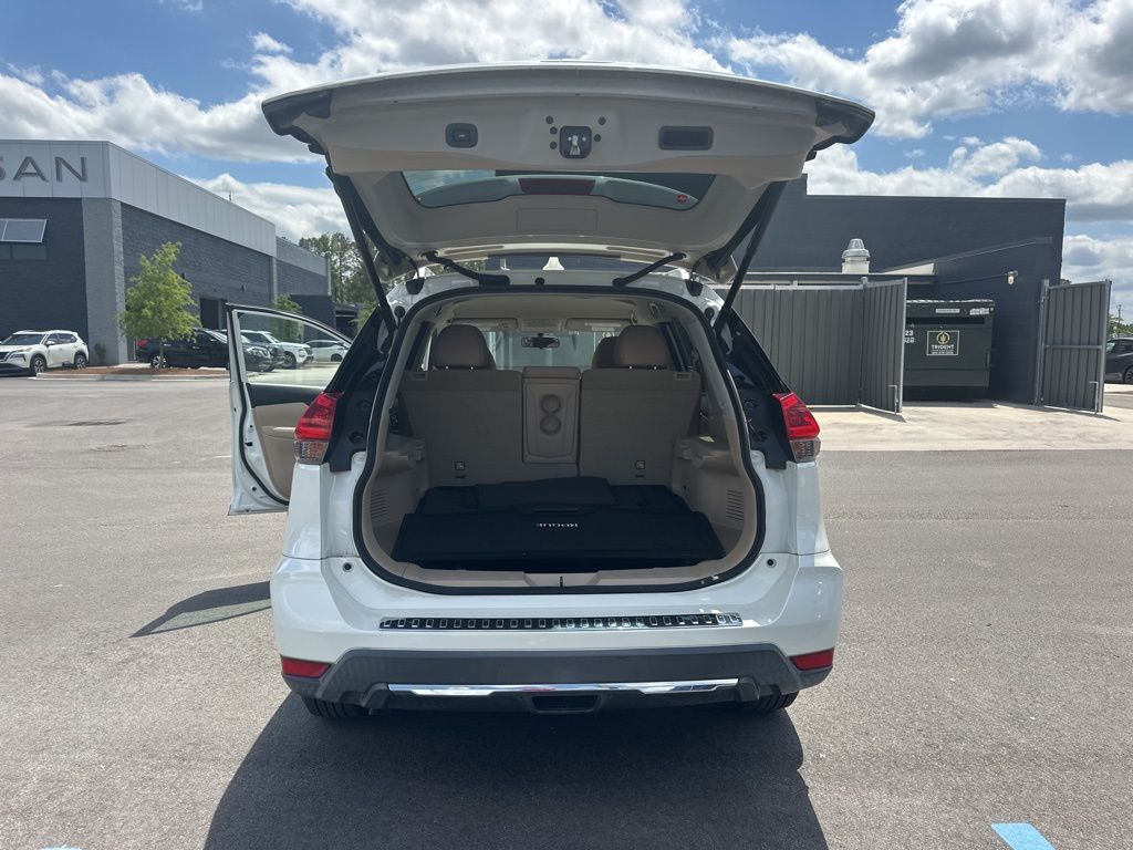 2018 Pearl White Nissan Rogue SV FWD SUV