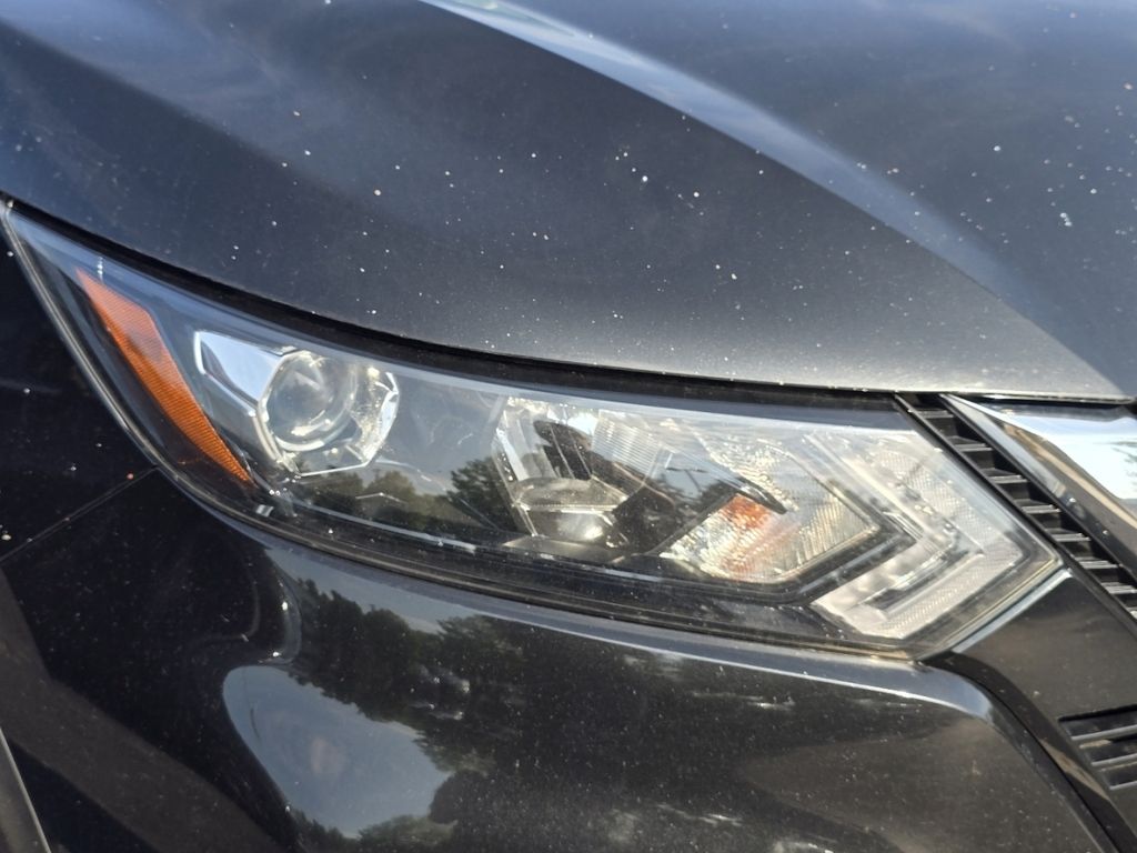 Used 2021 Black Nissan S image 19