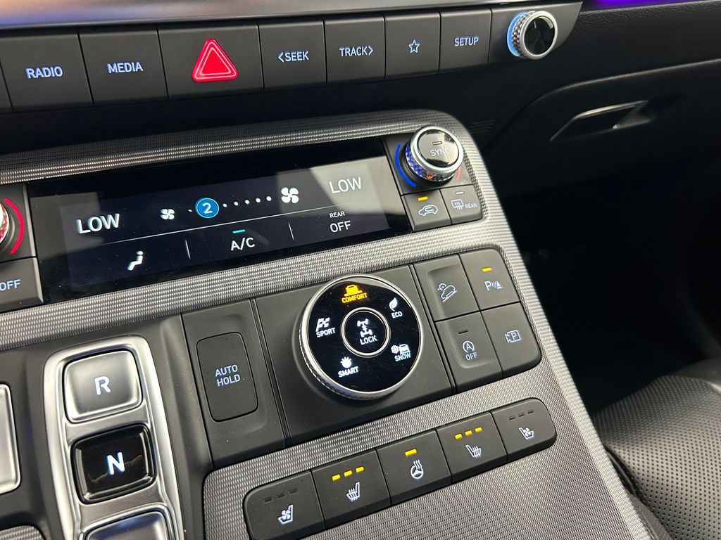 Used 2024 Robust Emerald Hyundai Calligraphy image 27