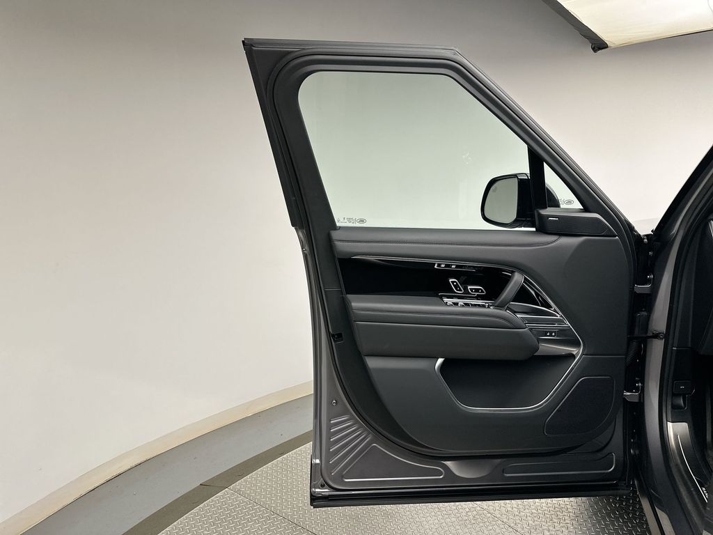 Thumbnail: 2025 Land Rover Range Rover - 21
