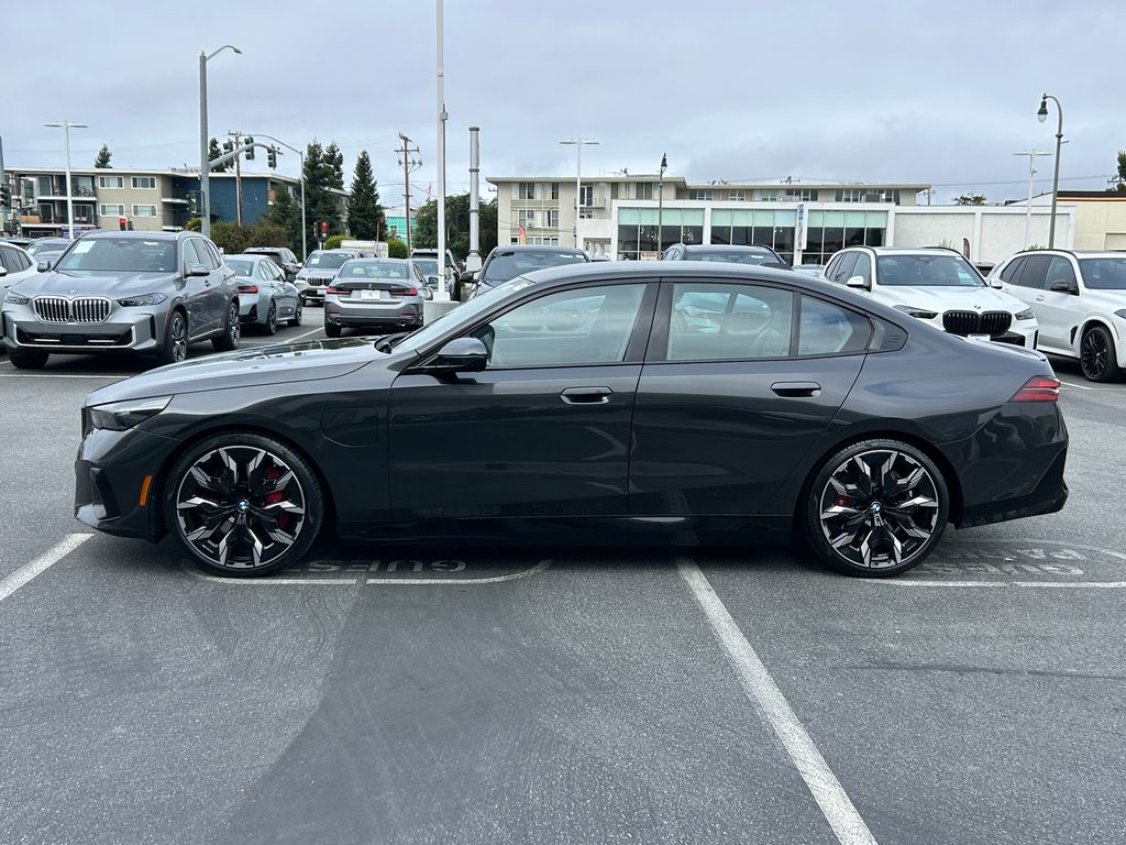 Thumbnail: 2026 BMW 5 Series - 2