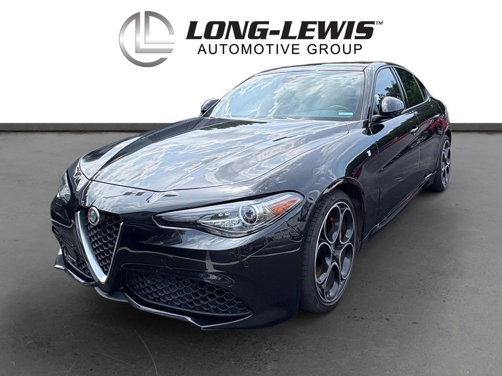 Vulcano Black Metallic 2022 Alfa Romeo Giulia Sedan Rear-Wheel Drive 8-Speed Automatic