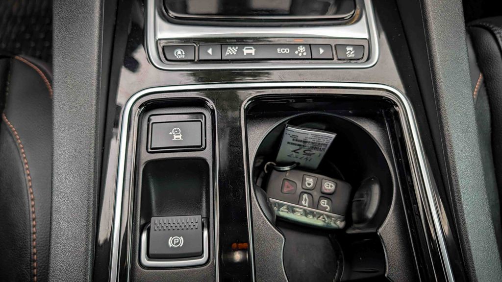 Used 2018 Jaguar F-PACE 30t Prestige 4D Sport Utility