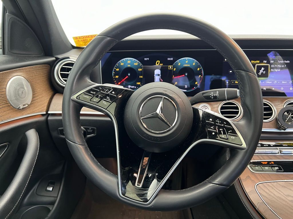 Thumbnail: 2022 Mercedes-Benz E-Class - 17