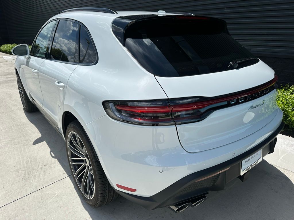 Thumbnail: 2025 Porsche Macan - 3