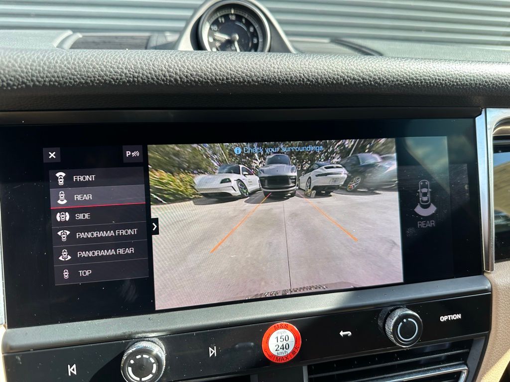 2023 Porsche Macan  26
