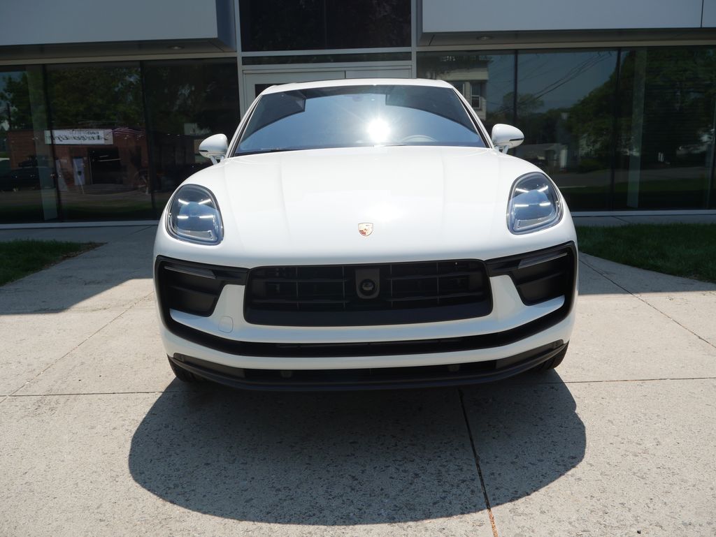 Thumbnail: 2026 Porsche Macan - 10