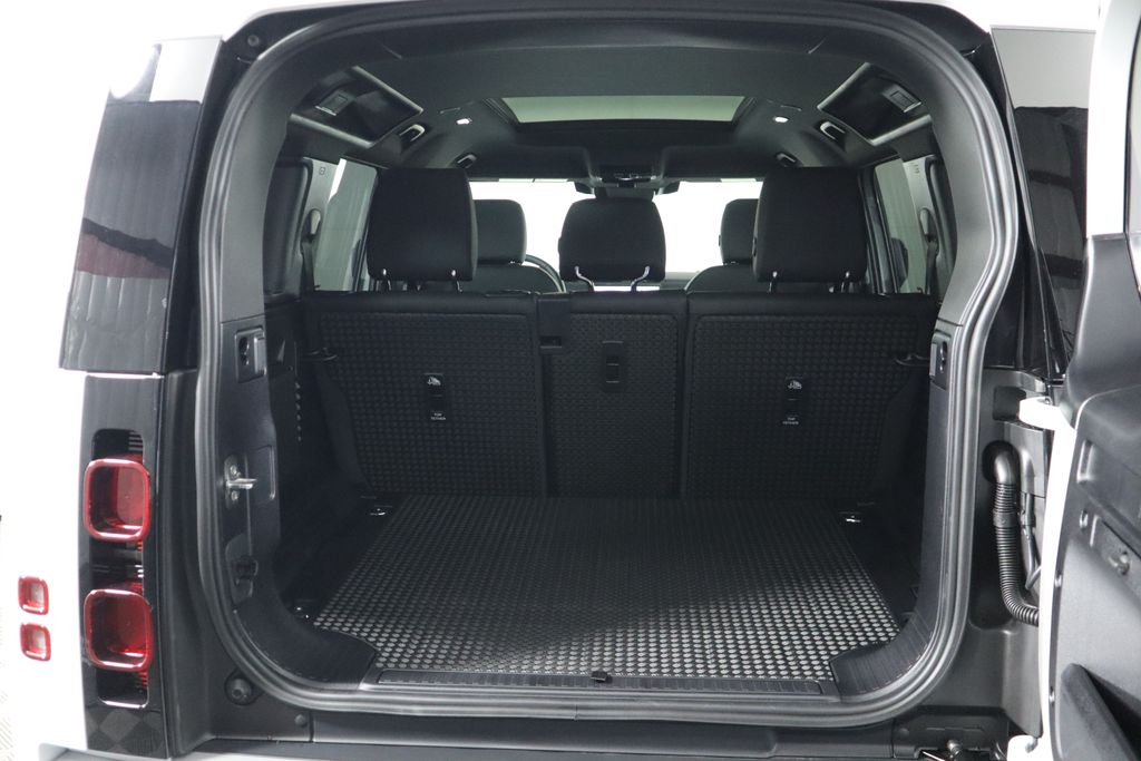 Thumbnail: 2025 Land Rover Defender - 28