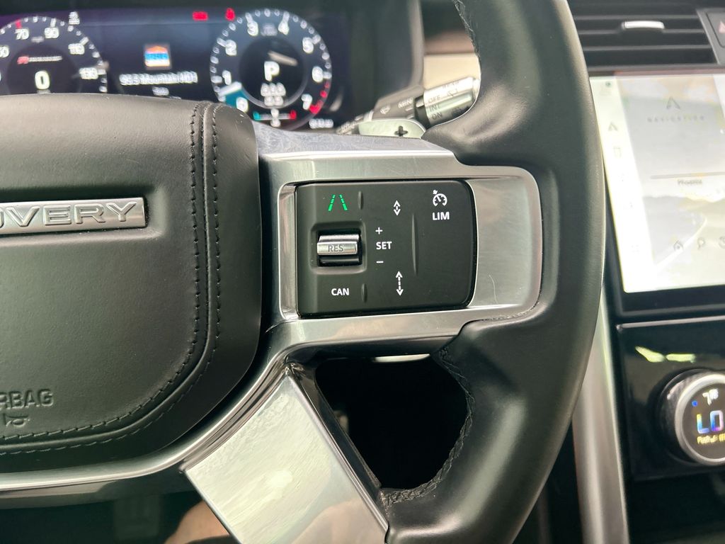 Thumbnail: 2022 Land Rover Discovery - 12