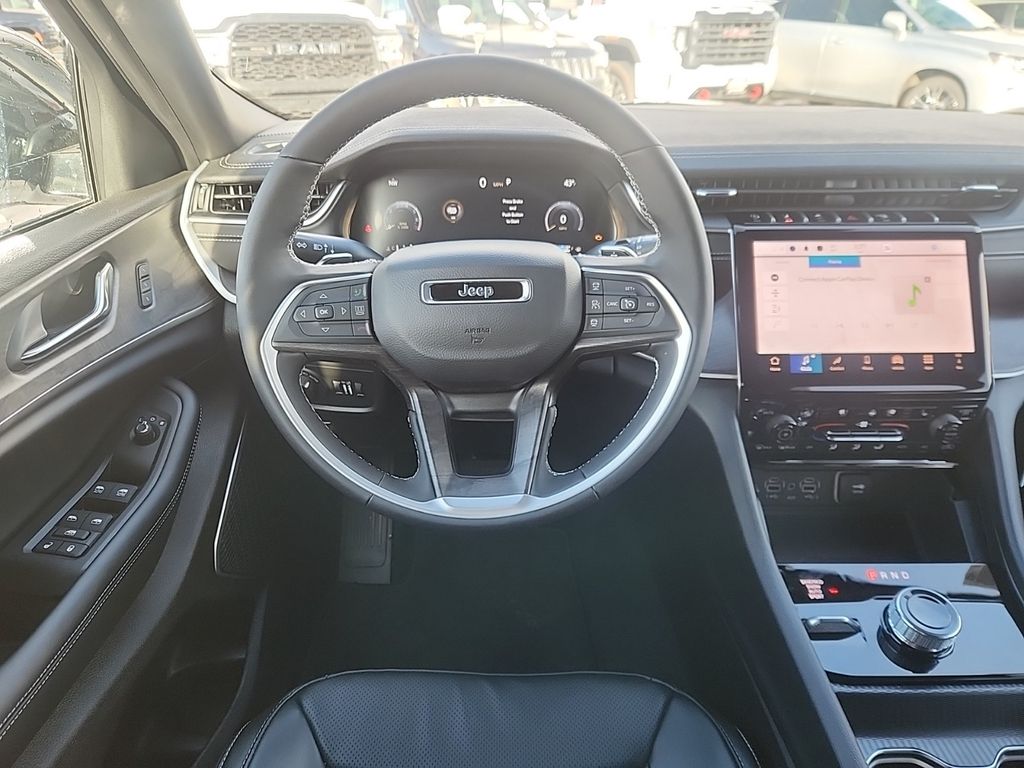 new 2025 Jeep Grand Cherokee car, priced at $47,990