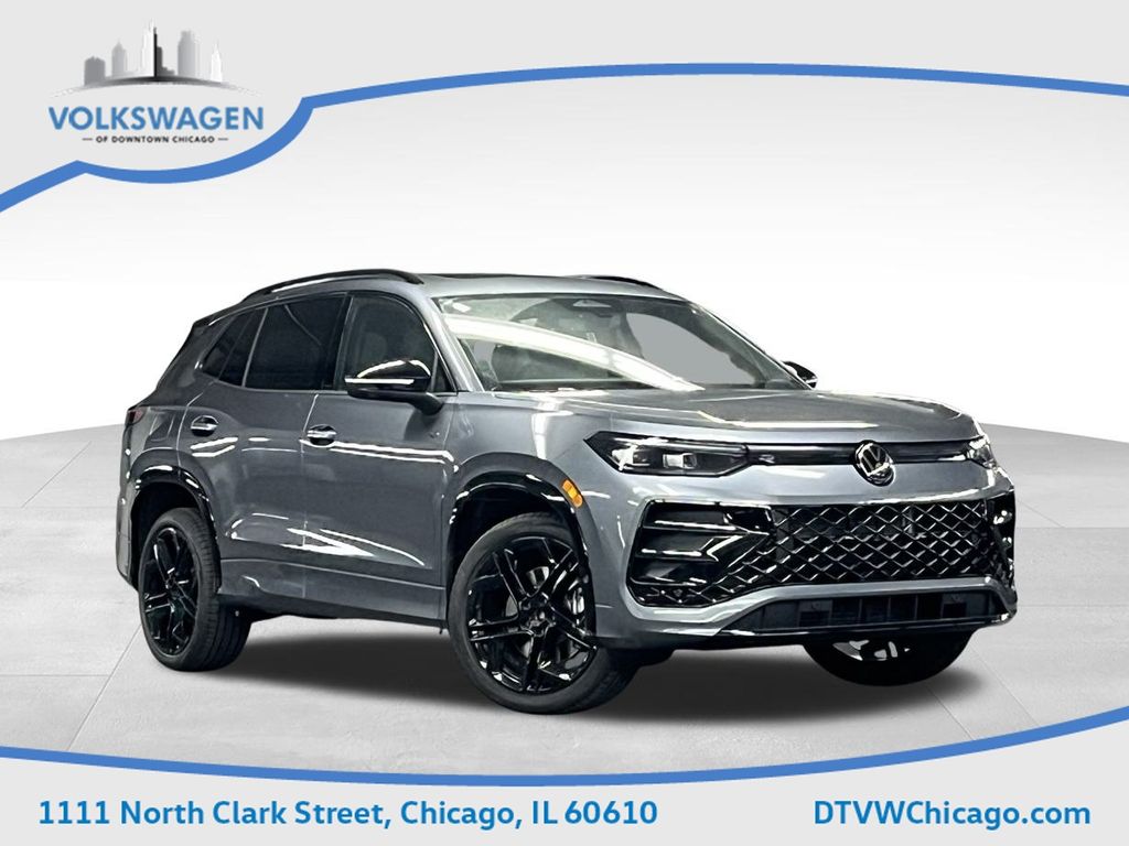 2025 Volkswagen Tiguan SE R-LINE BLACK's photo